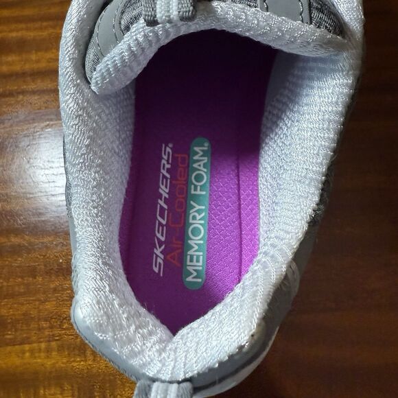 Sketchers Sneakers Size 10 Gray and White D'Lites Me Time Memory Foam - Picture 9 of 10